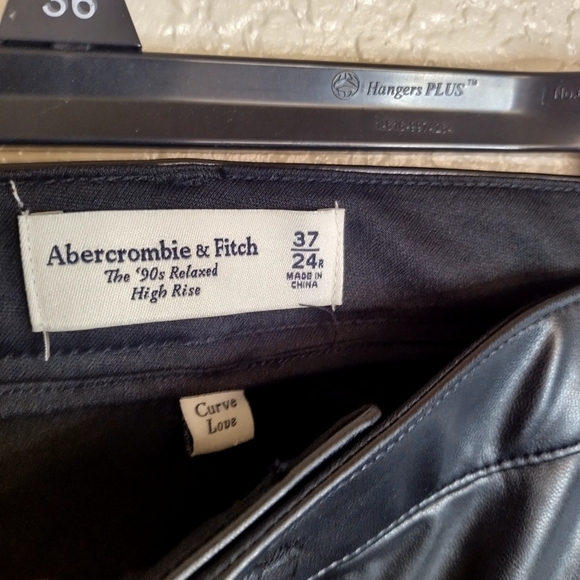 NWT Abercrombie & Fitch Vegan Leather 90s Relaxed straight Pant sz 24W - Picture 6 of 10